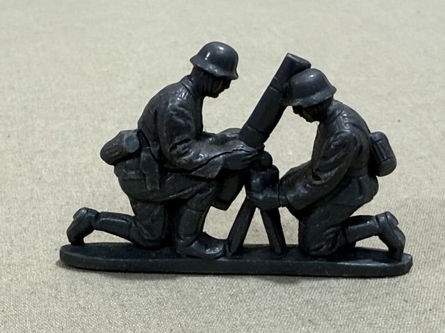 Original WWII German WHW Donation Figure, 8cm Mortar — image 2