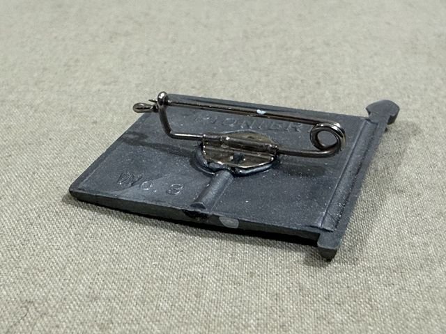 Original WWII German Army Engineer's Flag Tinnie, PIONIERE — image 3