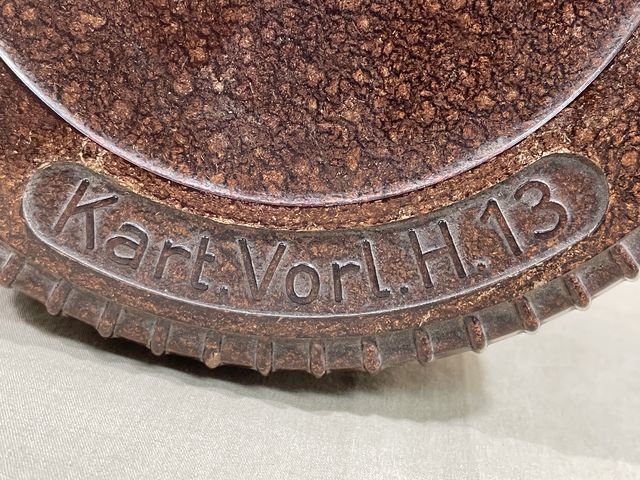 Original WWII German 10.5cm Field Howitzer 13 Bakelite Ammunition Container — image 7