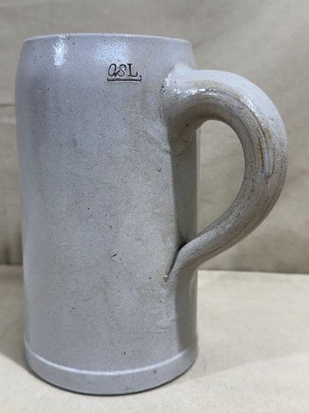 Original WWII or Pre-War German Haigerlocher Schloþbr‰u Beer Stein — image 3