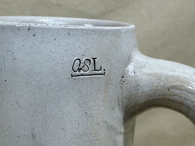 Original WWII or Pre-War German Haigerlocher Schloþbr‰u Beer Stein — image 4