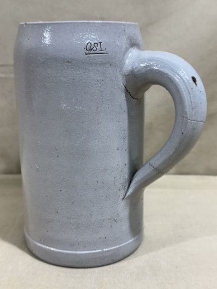 Original WWII or Pre-War German Haigerlocher Schloßbräu Beer Stein — image 3