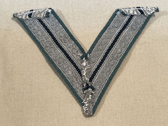 Original WWII German Army Obergefreiter Rank Chevron — image 4