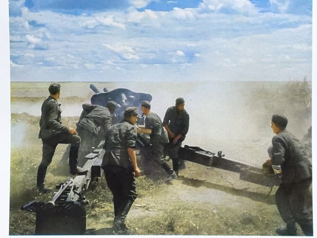 Original WWII German Military Themed Color Print, LIGHT FIELD HOWITZER SHOOTING — image 2