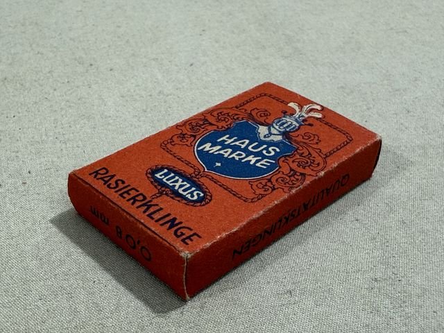 Original WWII German Box of 10 Razor Blades, HAUS MARKE LUXUS — image 4