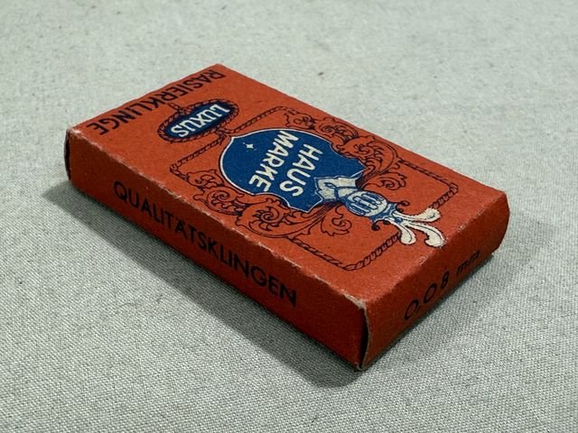 Original WWII German Box of 10 Razor Blades, HAUS MARKE LUXUS — image 5