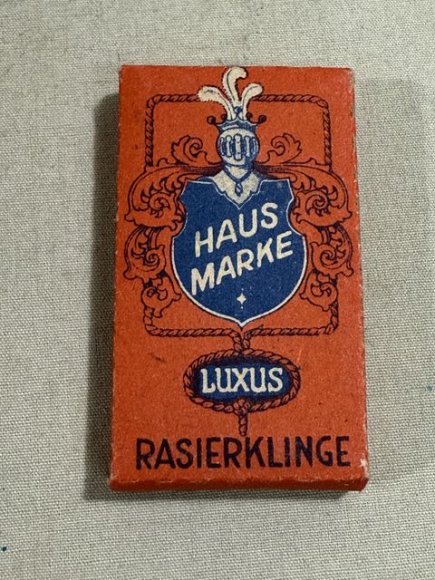 Original WWII German Box of 10 Razor Blades, HAUS MARKE LUXUS — image 6