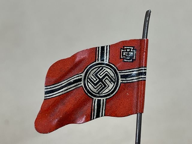Original Nazi Era German Toy Soldier Reichs Battle Flag — image 2