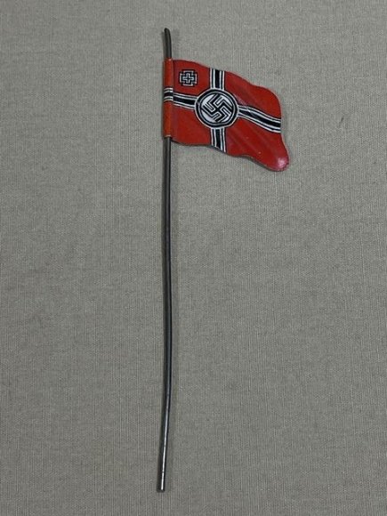 Original Nazi Era German Toy Soldier Reichs Battle Flag — image 3