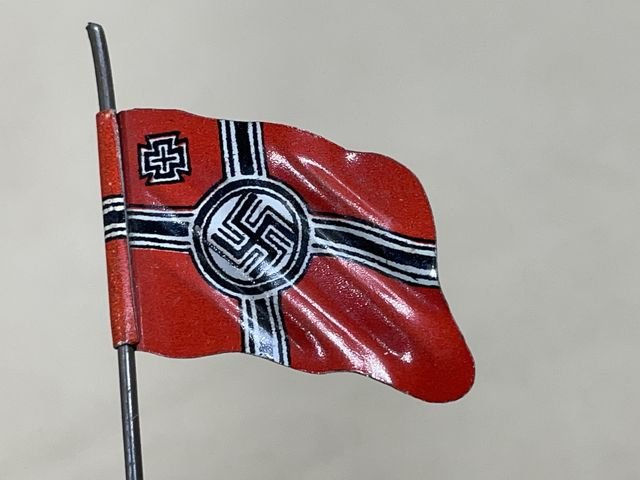Original Nazi Era German Toy Soldier Reichs Battle Flag — image 4