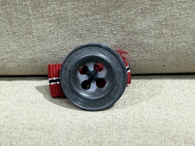 Original WWII German Russian Front Medal Lapel Button Hole Ribbon, UNISSUED — image 2