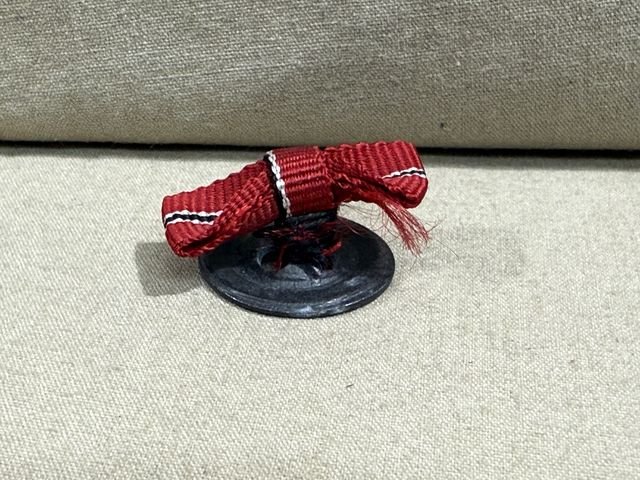 Original WWII German Russian Front Medal Lapel Button Hole Ribbon, UNISSUED — image 3