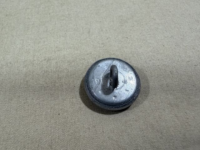 Original WWII German Card of 19mm Pebbled Buttons, Silver — image 4