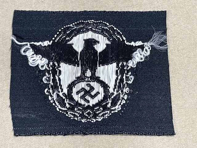 Original WWII German Panzer Police M43/Overseas Cap Insignia — image 3