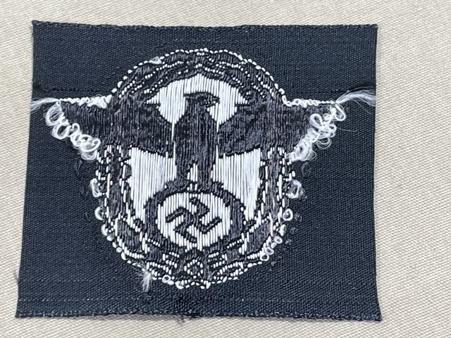 Original WWII German Panzer Police M43/Overseas Cap Insignia — image 3