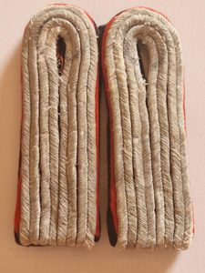SS Officers Pair of Artillery Shoulder Straps