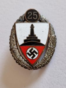 25 Year Old Comrades Badge
