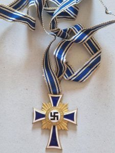 Mothers Cross in Gold