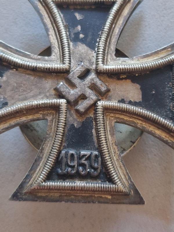 Iron Cross 1st Class 1939 Screwback — image 2