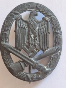 General Assault Badge.Africa Campaign Bring Back.