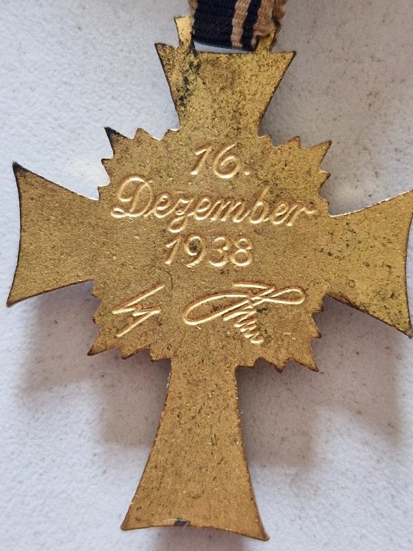 Mothers Cross in Gold — image 3