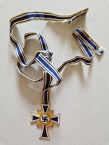 Mothers Cross in Gold