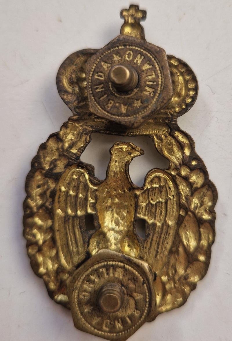 Italian WW2 Air Force Cap Badge — image 2