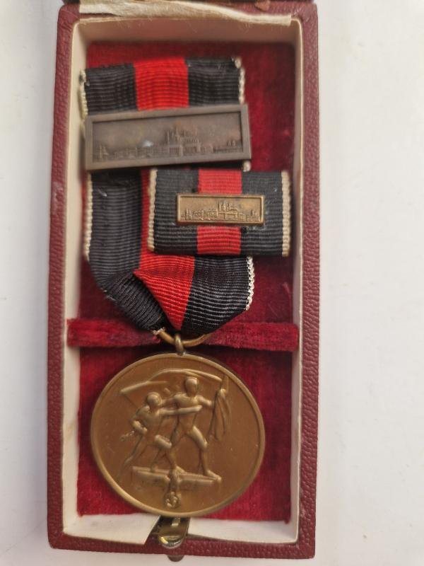 1st October Medal 1938 Boxed with Ribbon Bar — image 2
