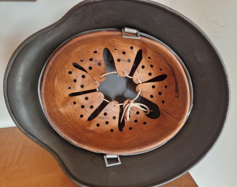 M35 German Army Helmet Repainted and Copy Decal — image 5