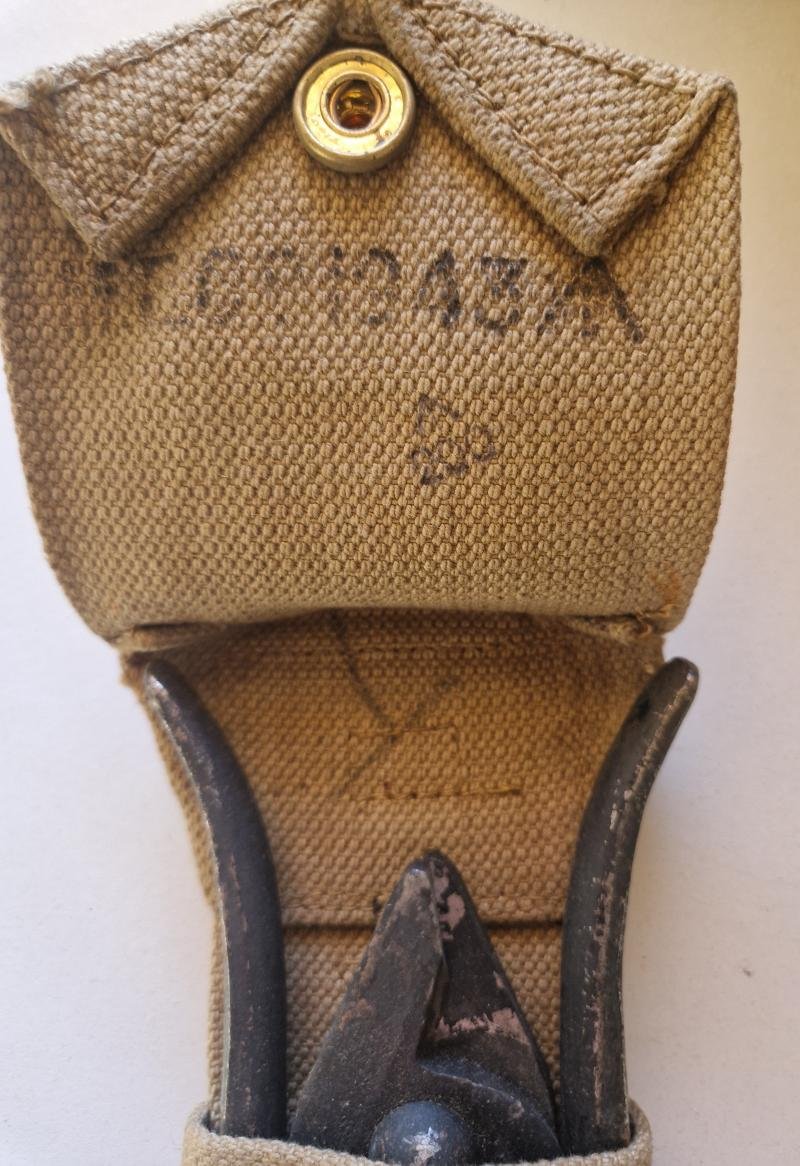 British WW2 Wire cutters in Pouch — image 2