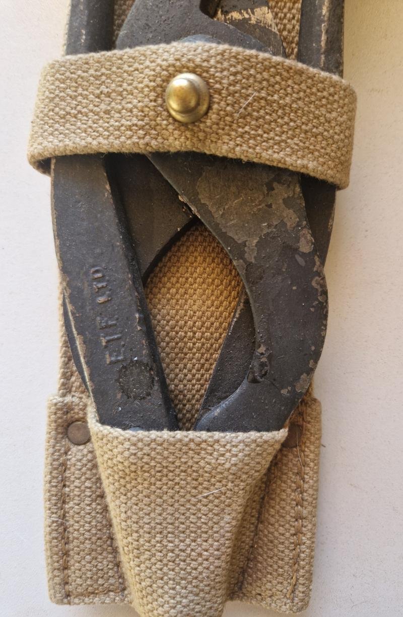 British WW2 Wire cutters in Pouch — image 3