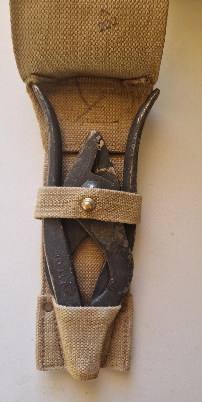 British WW2 Wire cutters in Pouch — image 4