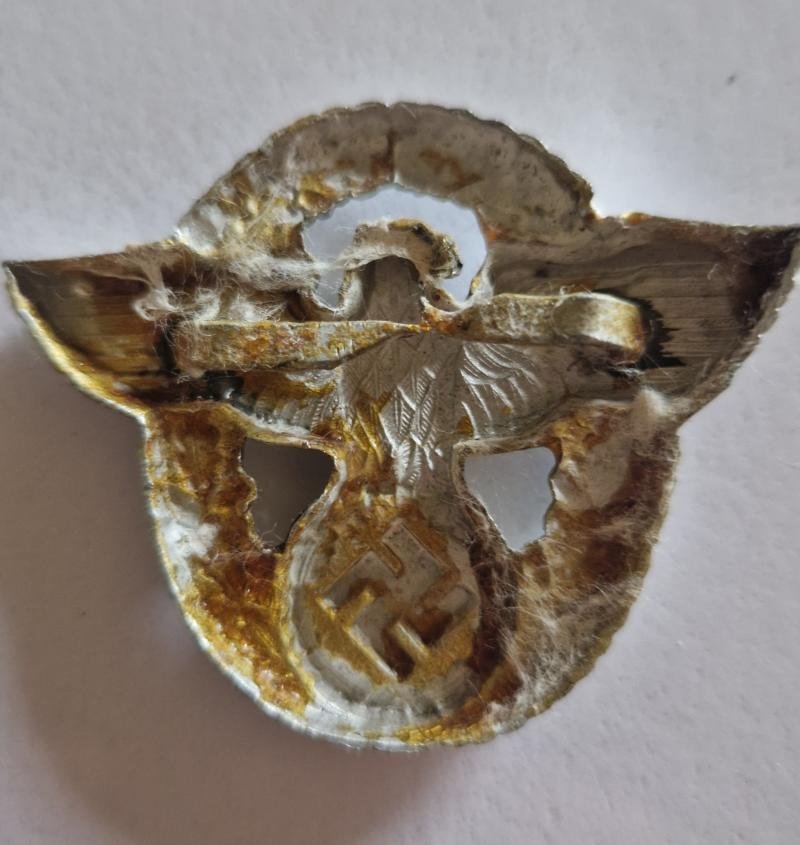 Police Cap Badge — image 2