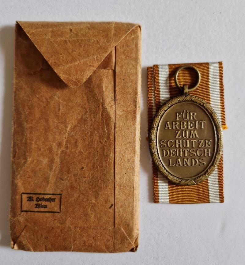 Early West Wall Medal with Issue Pack — image 2