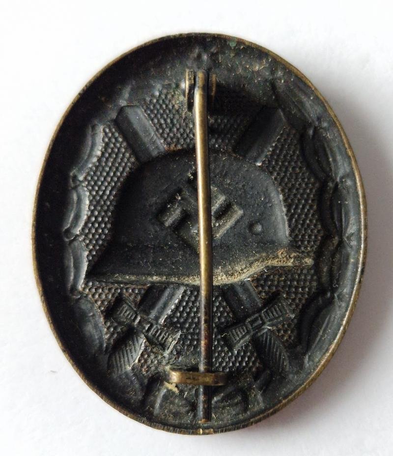Early Black Wound Badge — image 2