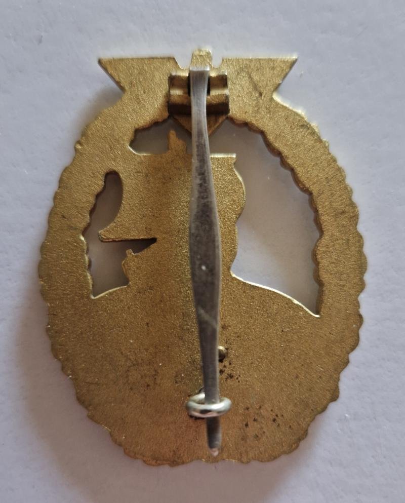 Early Auxiliary Cruisers Badge — image 3