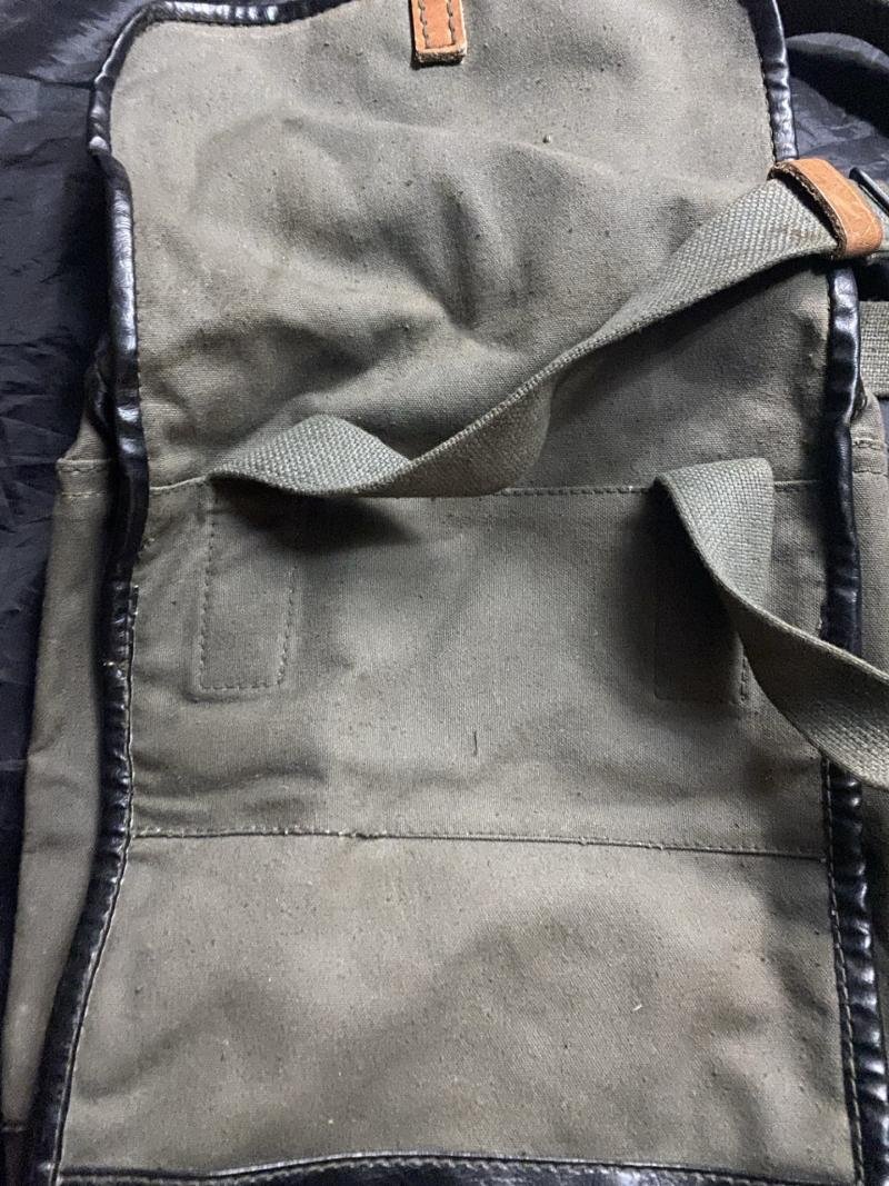 YUGOSLAVIAN M84 GAS MASK/UTILITY BAG — image 4