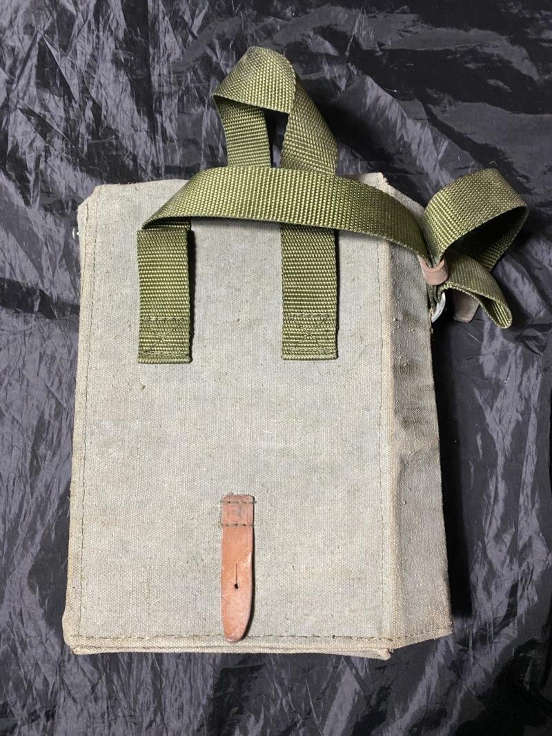 POLISH WZ 83 40MM GRENADE POUCH — image 2