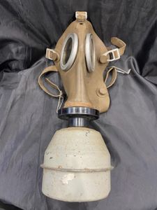 WW2 L.702 MODELE GAS MASK