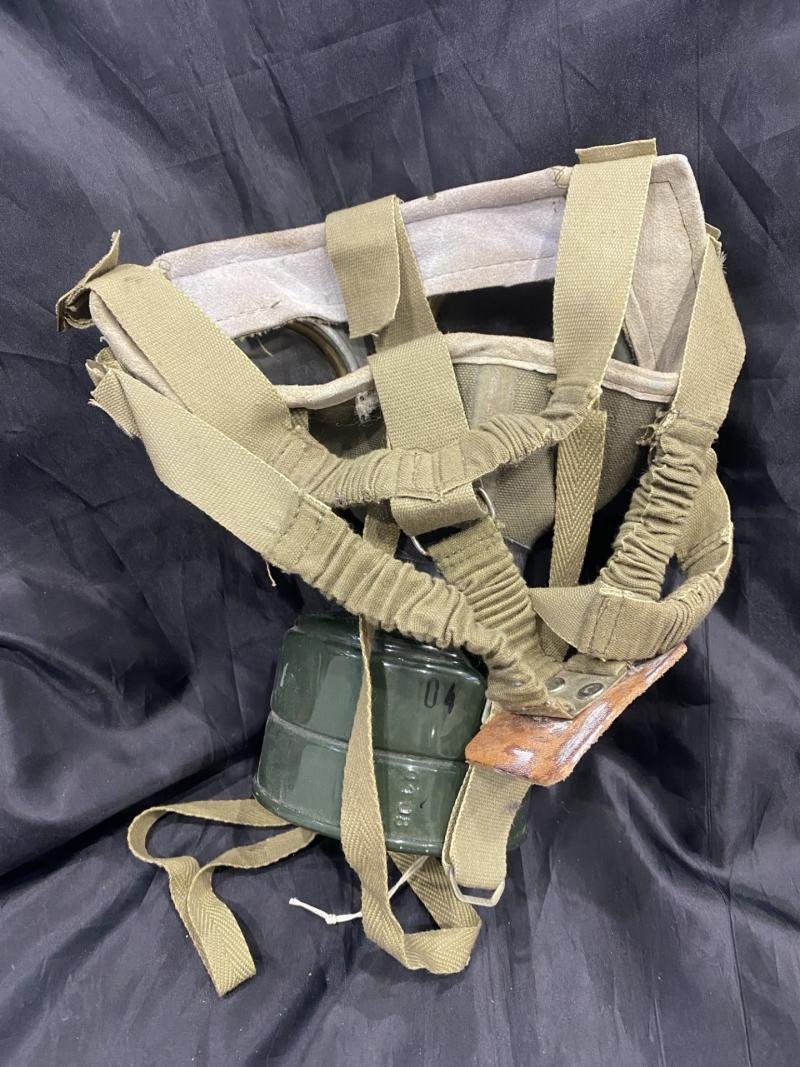 HUNGARIAN M75 GAS MASK — image 3