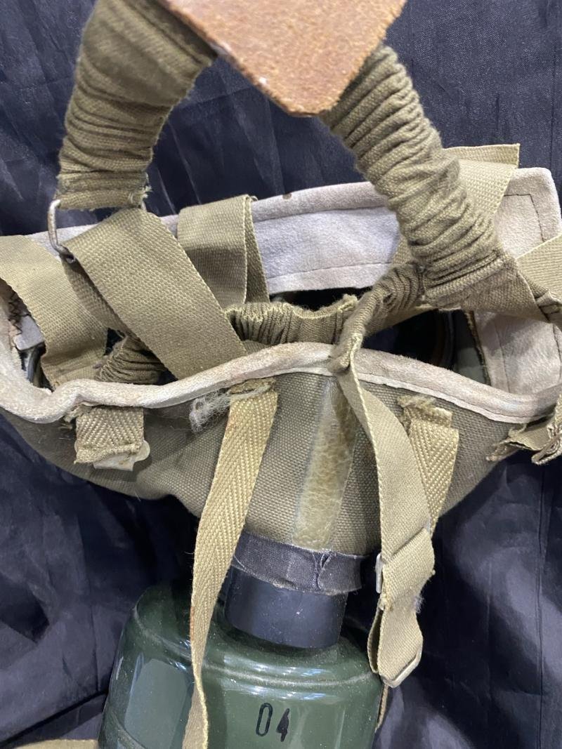 HUNGARIAN M75 GAS MASK — image 4