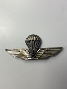 ITALIAN PARACHUTIST BADGE WITH STAR