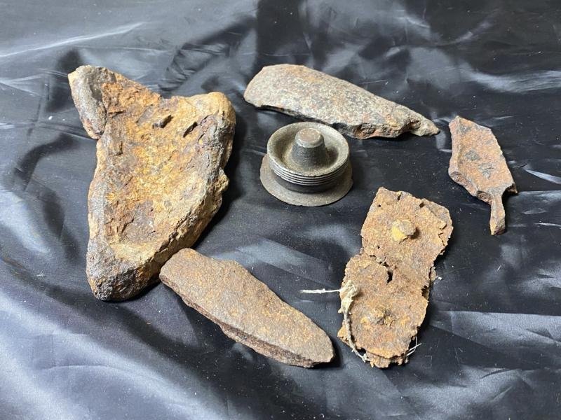 (Was £20) COLLECTION OF RELIC SHELL/FUZE SHRAPNEL — image 2