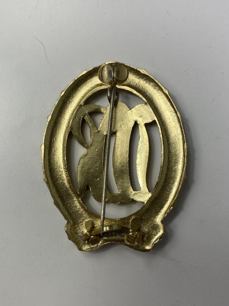 REPRODUCTION EAST GERMAN NVA SPORTS BADGE — image 2