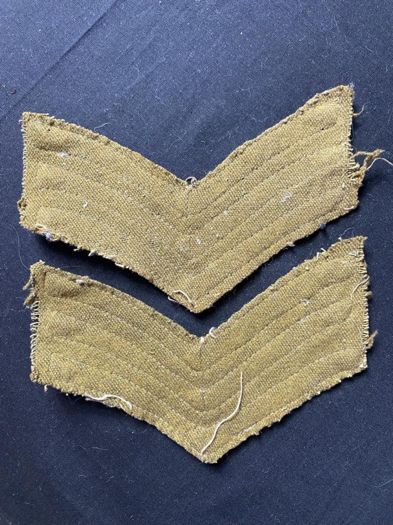 WW2 BRITISH ARMY SERGEANTS CLOTH CHEVRONS — image 2