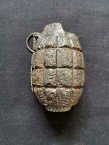 RELIC WW2 BRITISH NO.36 MILLS GRENADE (INERT)