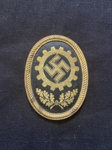 DEUTSCHE ARBEITSFRONT (DAF) CAP BADGE (RZM MARKED)