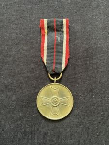 WW2 GERMAN WAR MERIT MEDAL