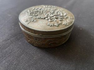 (Was £25) VINTAGE METAL TRINKET BOX