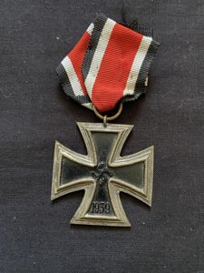 REPRODUCTION WW2 GERMAN IRON CROSS 2ND CLASS